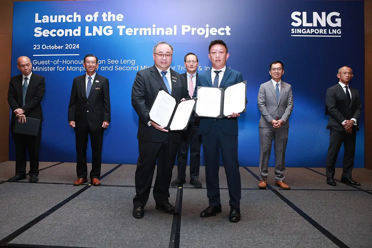 Personnel at the awarding of SLNG contract