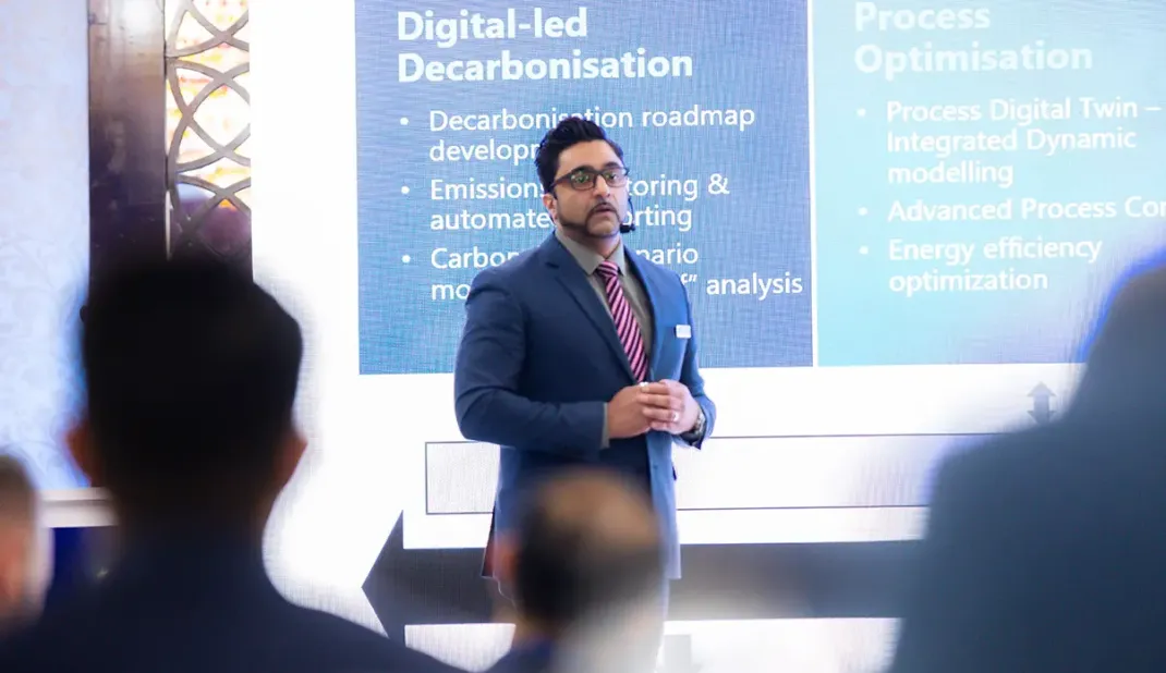 Two engineers in discussion 